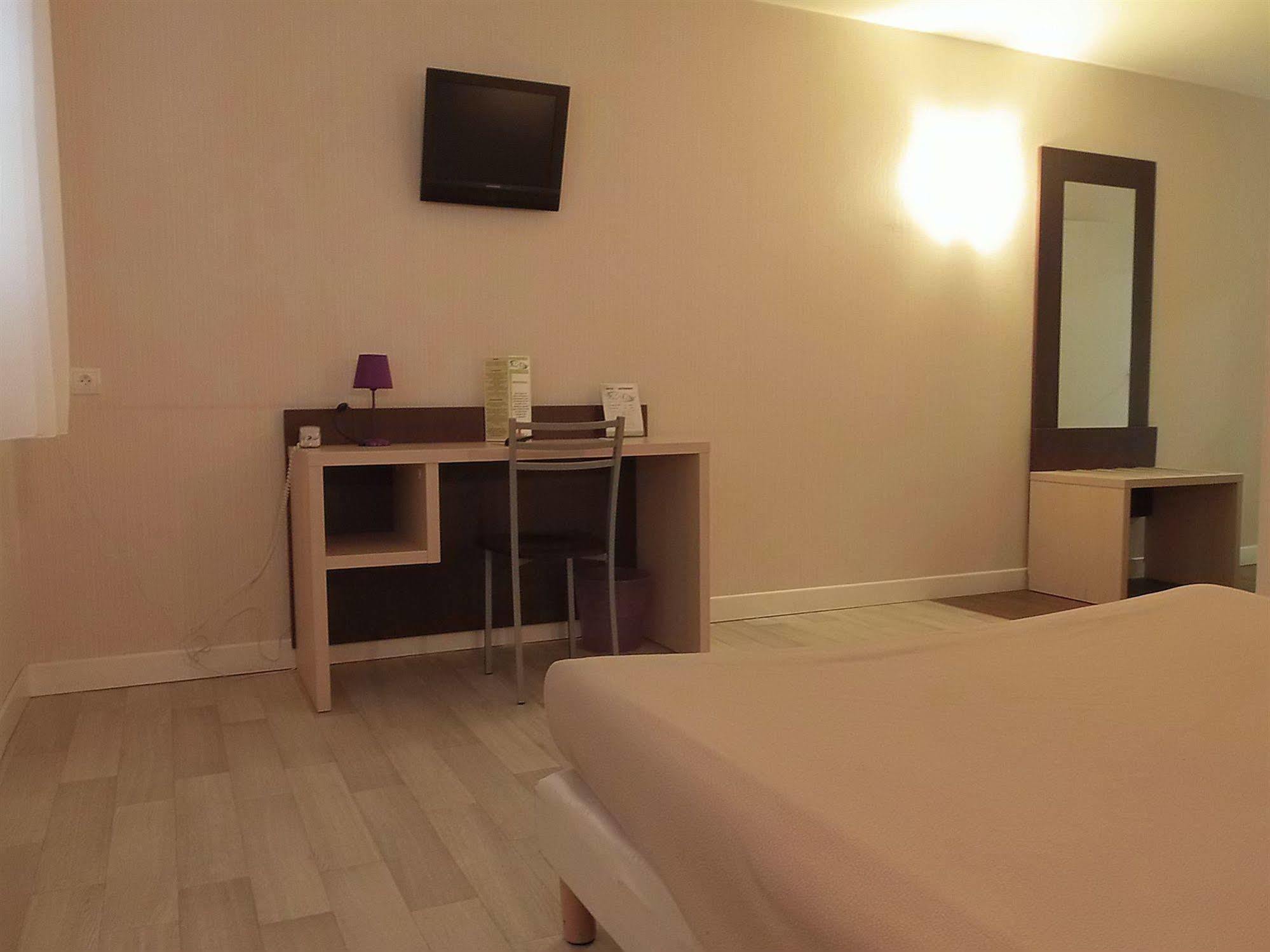 Hotel Azur Saint Junien Cit'Hotel 外观 照片