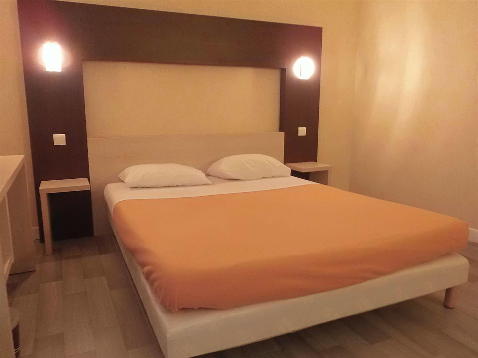 Hotel Azur Saint Junien Cit'Hotel 外观 照片