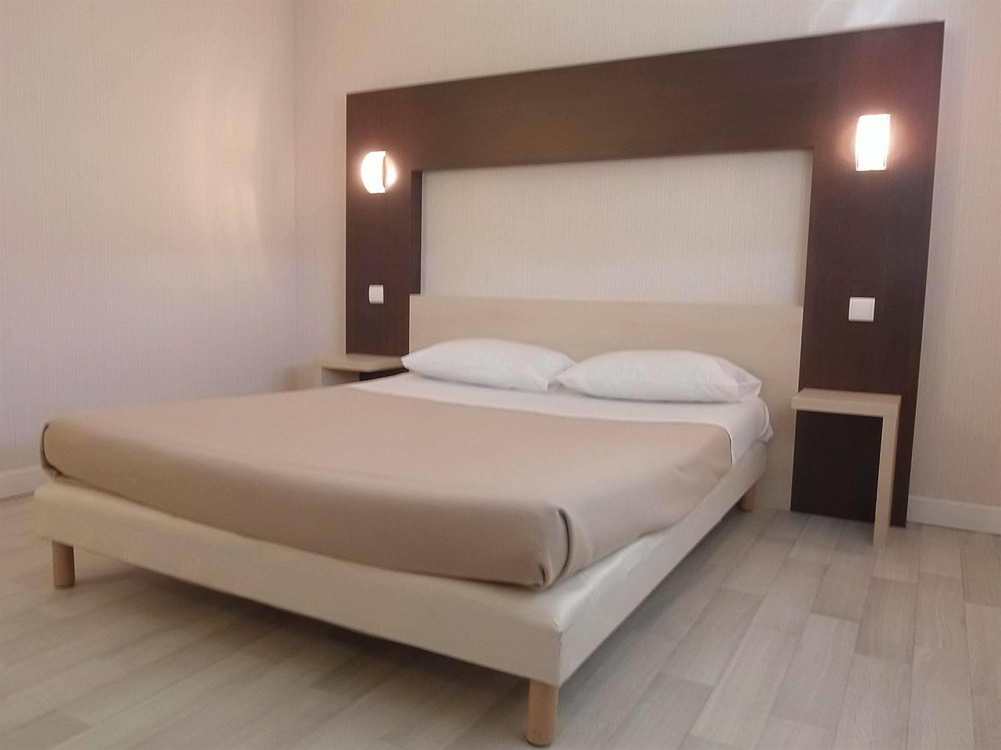 Hotel Azur Saint Junien Cit'Hotel 外观 照片