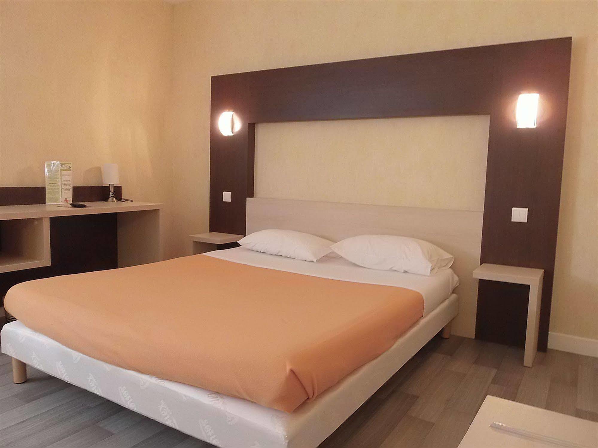 Hotel Azur Saint Junien Cit'Hotel 外观 照片